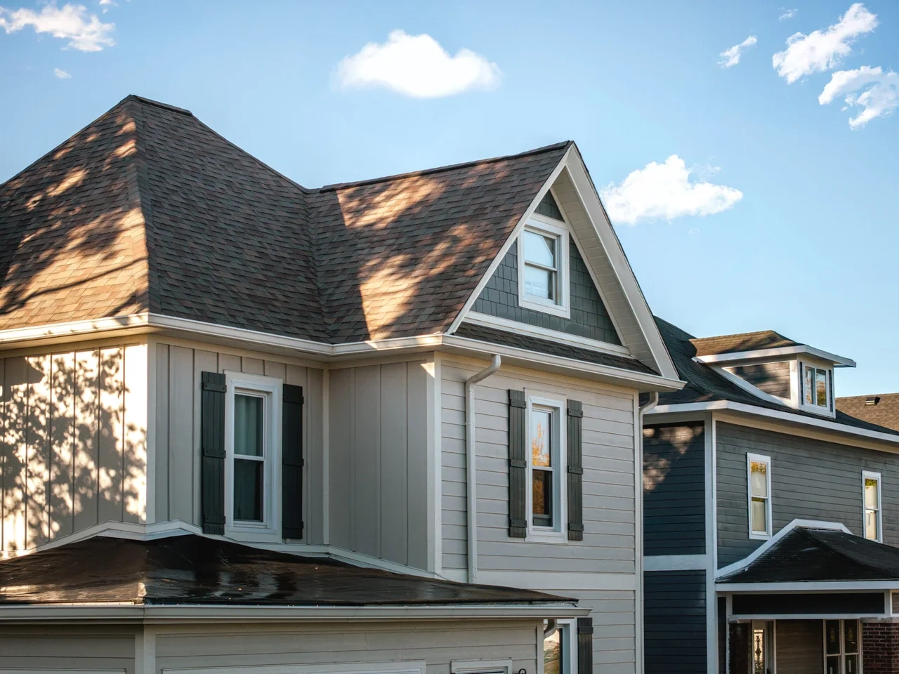 Lebanon mixed siding and Malarkey Vista roof project exterior