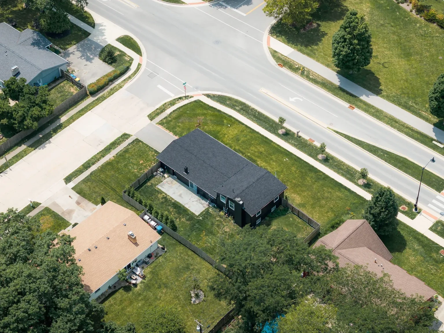 Malarkey Vista Brilliant Black roofing project in Carmel, IN, photo 5 of 8
