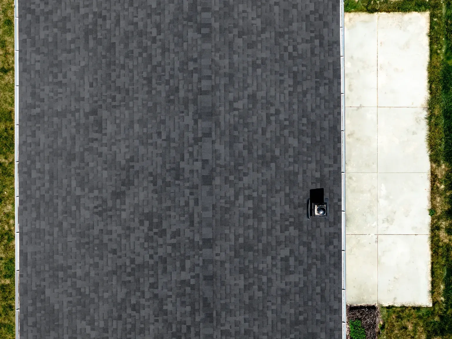 Malarkey Vista Brilliant Black roofing project in Carmel, IN, photo 7 of 8