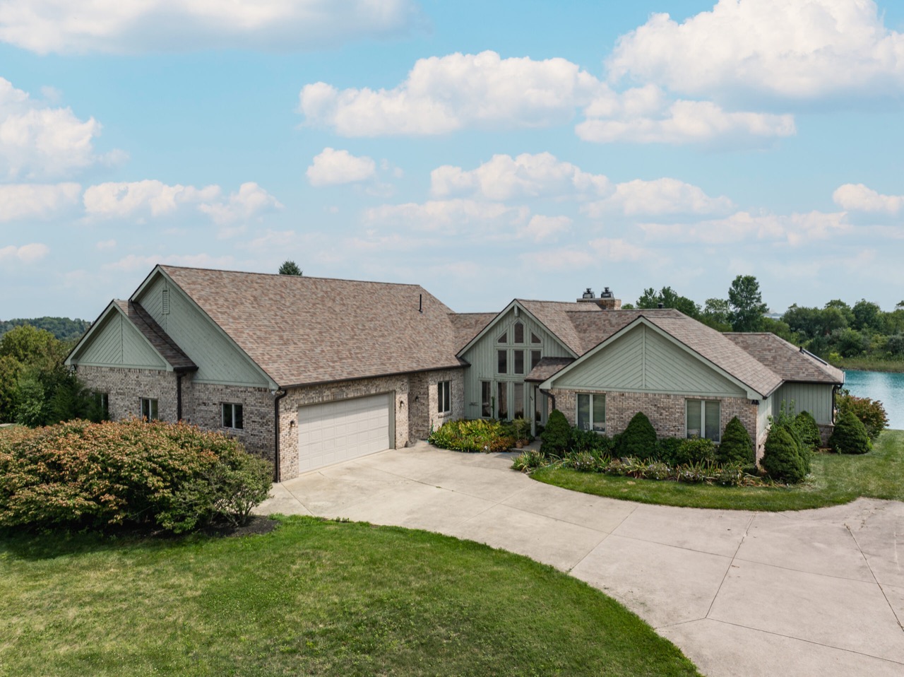 Malarkey Vista Natural Wood roofing project in McCordsville, IN, photo 4 of 6