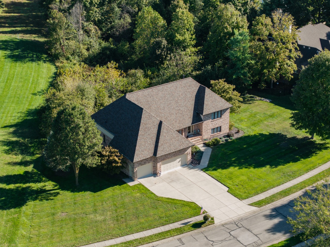 Malarkey Vista roofing project in Zionsville, IN, photo 3 of 10
