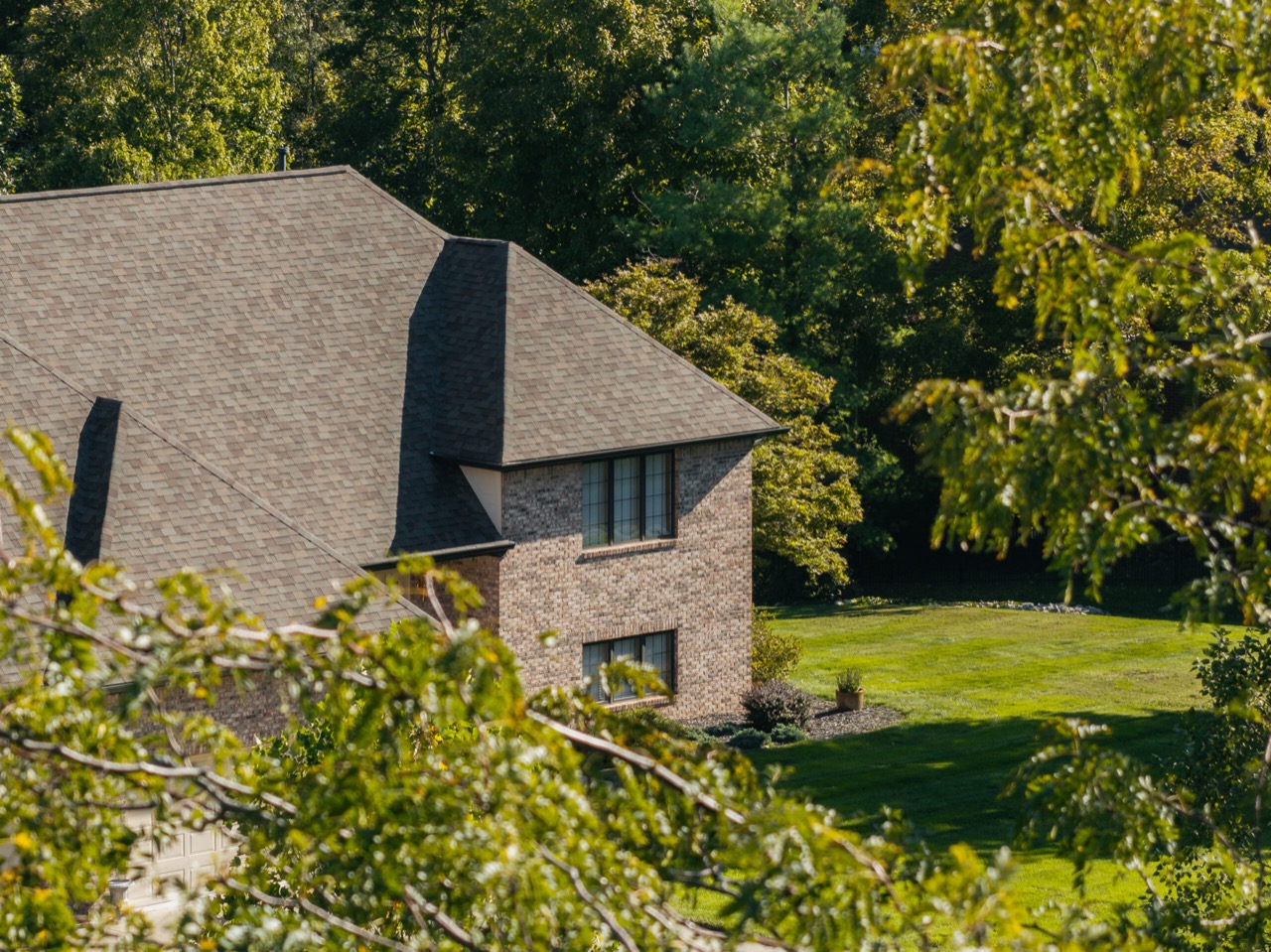 Malarkey Vista roofing project in Zionsville, IN, photo 4 of 10