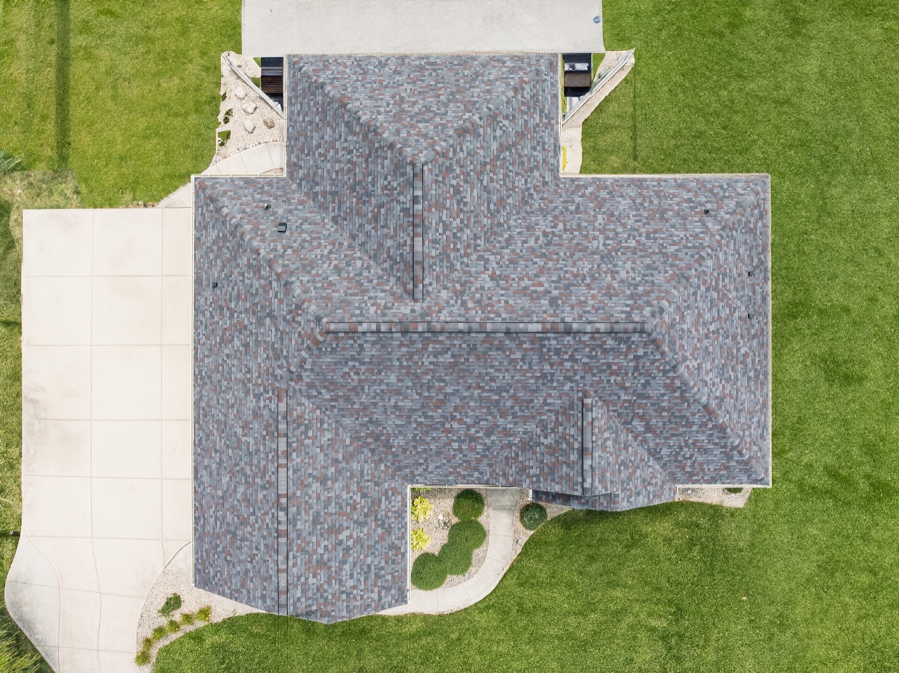 Malarkey Vista Black Oak roof in McCordsville, Indiana